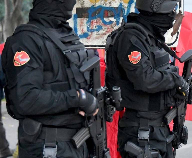 Blinda dhe snajpera, FNSH e RENEA rrethon Niklën në Krujë, kush është i forti që u arrestua