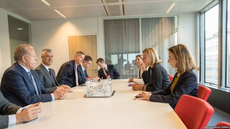 Mogherini pret që Thaçi e Vuçiq të takohen në fund të muajit