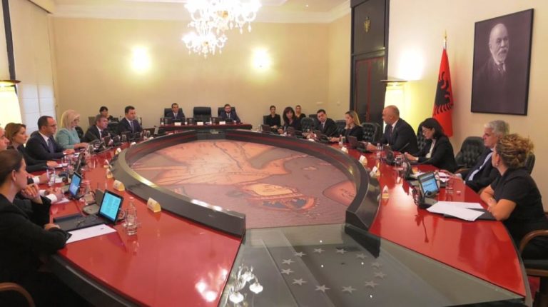 Qeveria kalon paketën fiskale, ndryshimet tek tatimi mbi të ardhurat, çfarë taksohet 15% dhe çfarë 8 %