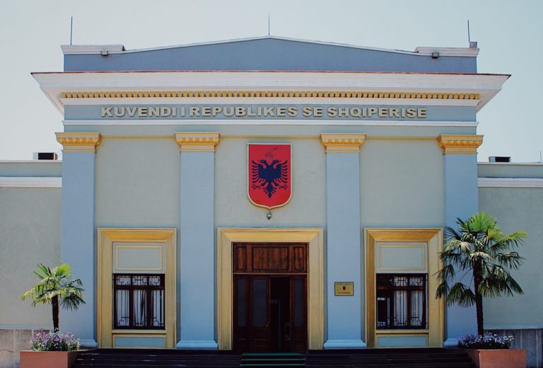 Kuvendi vihet në lëvizje për të përmbushur kërkesat e GRECO, masa ndaj deputetëve në konflikt interesi