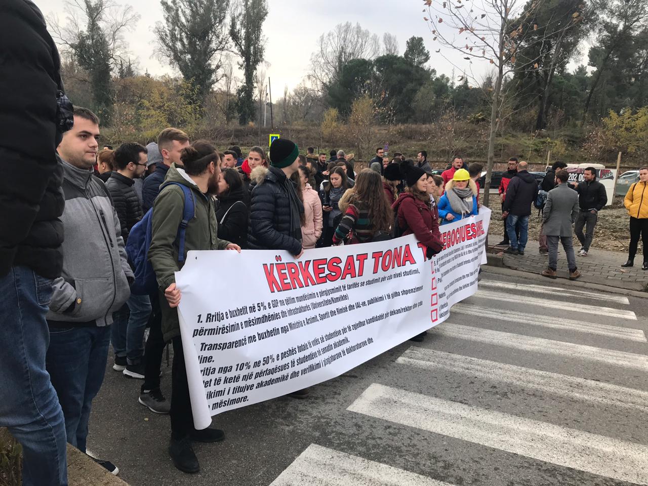 studentet-banderole-ekonomiku-1545127085