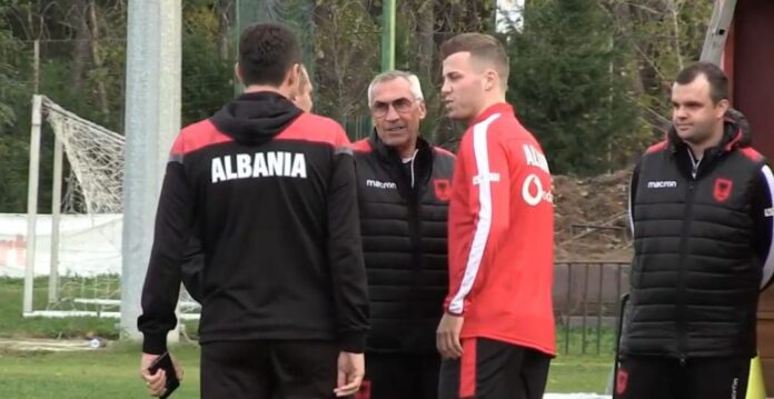 8DC28839-FFBE-4A35-99F8-F2382C1F2763