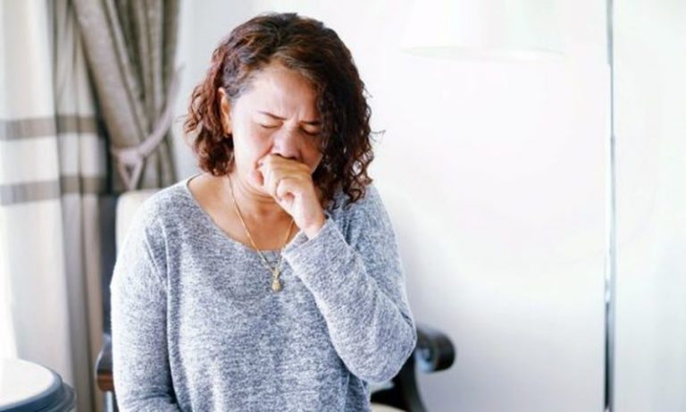 Këto janë dallimet specifike mes gripit dhe Covid-19/ Si tingëllon kolla të cilën e shkakton coronavirusi dhe cila është temperatura te të infektuarit (Dëgjoni audio-xhirimin)