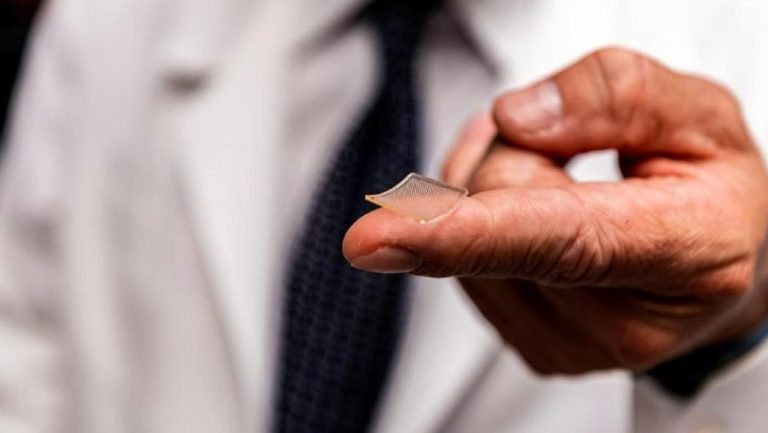 Shpresa e shkencëtarëve/ Vaksina ‘PittCoVacc’ do të jetë një fashë me 400 mikro gjilpëra që do vendoset mbi lëkurë, pa dhimbje dhe pa gjakderdhje (DETAJET)