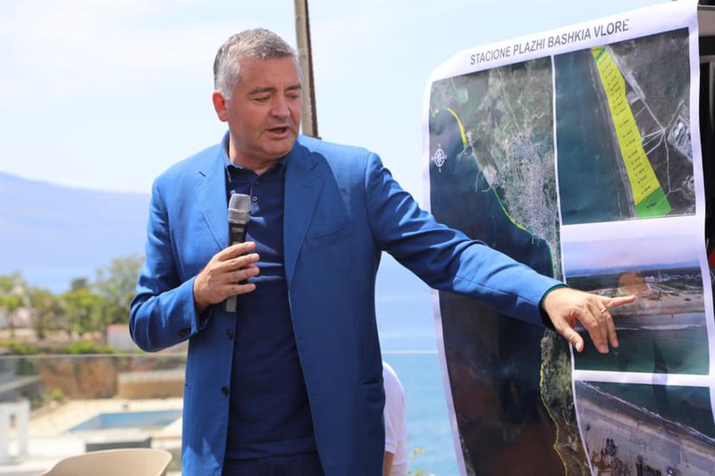 EE53F5F9-4180-4B46-950C-FDE08BE0BA34