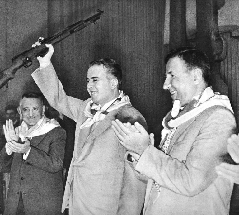 Mehmet Shehu u vetëvra apo e eliminuan 43 vite më parë, cilët ishin 3 vrasësit e ish-kryeministrit