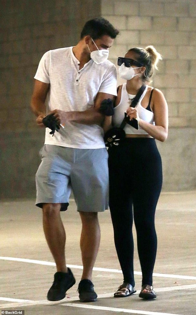 0CCB7D05-1D00-43AC-AF8D-A45C2D2BDF12