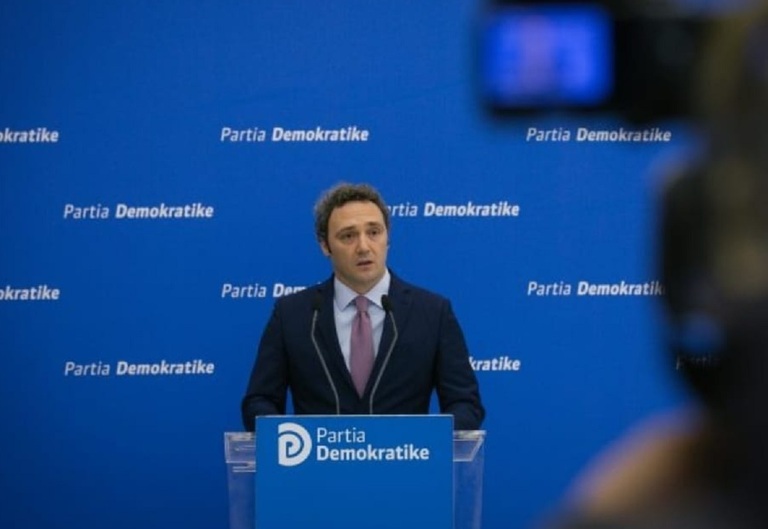 Bardh Spahia i PD-së: Asnjë testim për mësuesit në prag të nisjes së shkollës