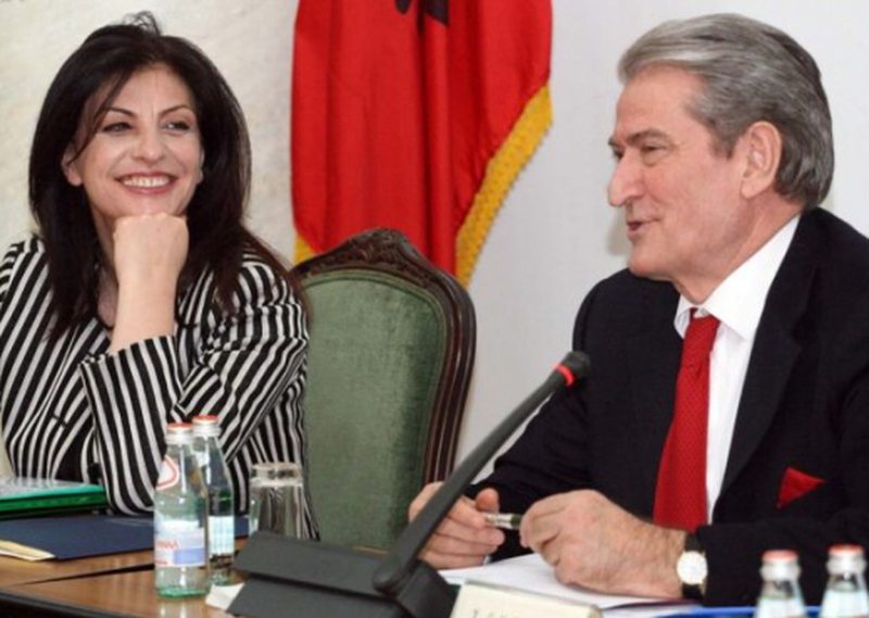 58B2F163-3B39-4AD2-ACD2-25DA24EED69E