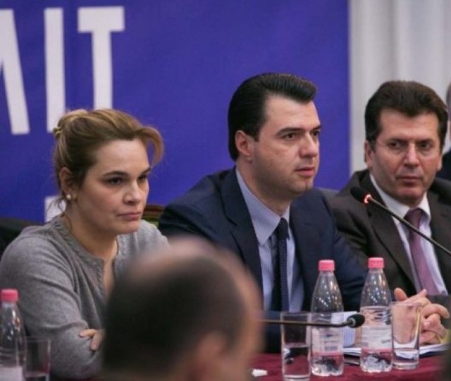 FEE1E892-1C25-47F2-8FD8-4115F2EC8841