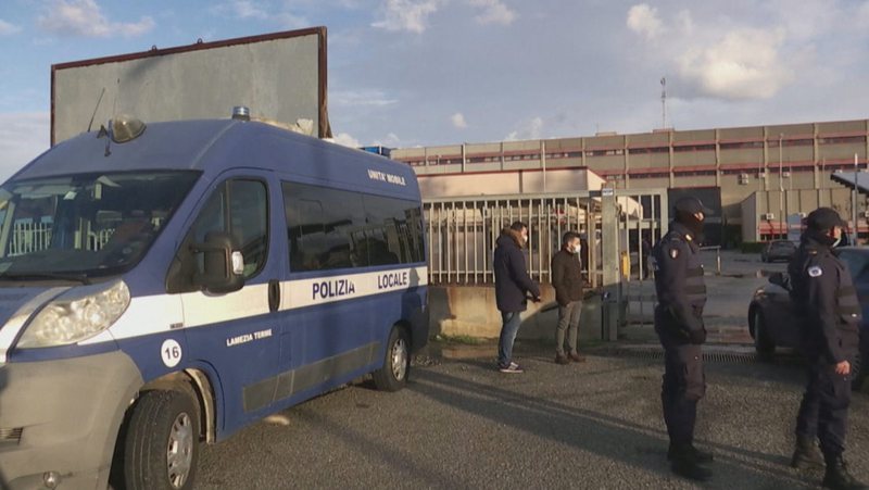 DC003CDC-E981-4B9C-AC3C-BDF2E5CAB4E7