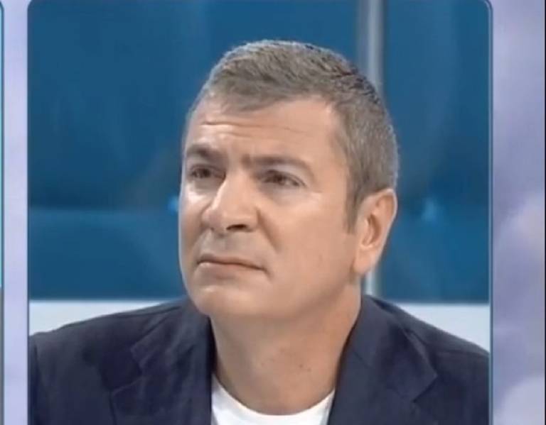 Damian Gjiknuri shfaqet siç nuk e keni parë më parë, shkakton “tërmet” në palestër, tregon muskujt duke grushtuar…