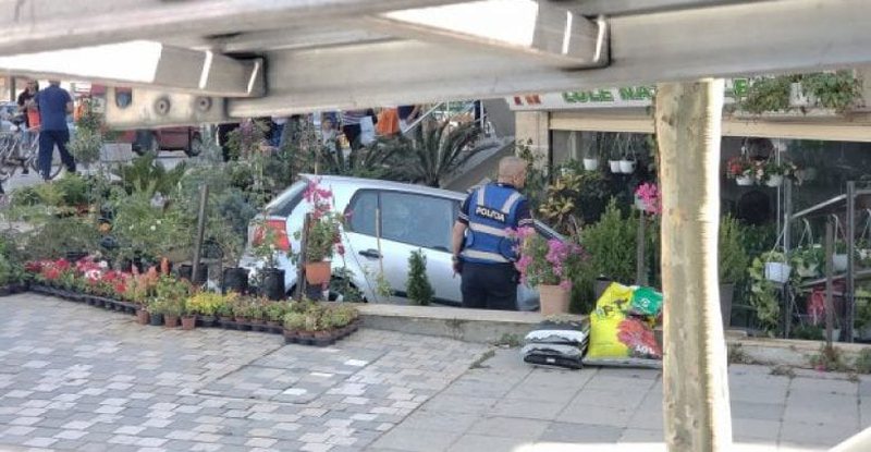 A6B9F6FF-7D11-4147-987B-65FEC5A2E286