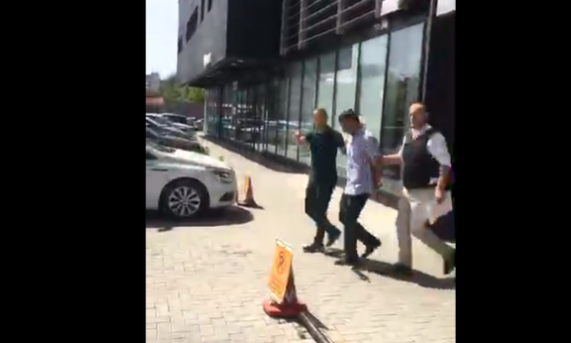 D043A5E2-6108-40F2-8E2B-32A627C3BEEF