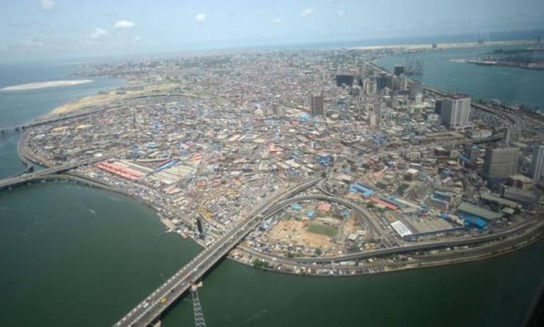 “E pazakontë”/ Njihuni me qytetin që rrezikon të zhduket, niveli i ujit po ngrihet frikshëm (VIDEO)