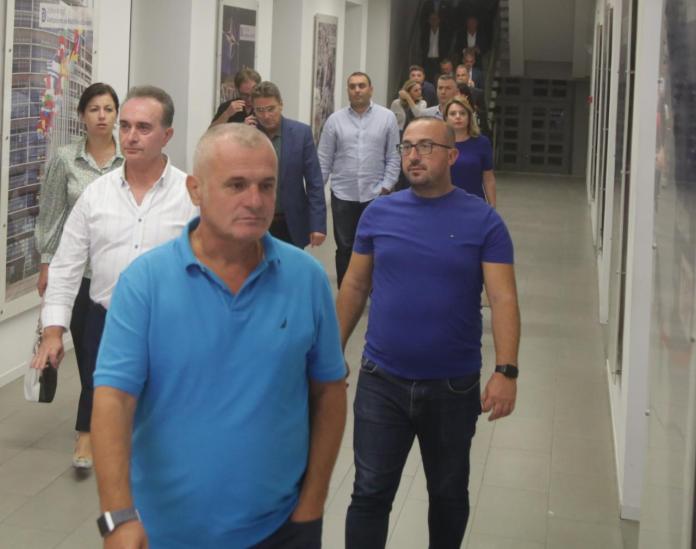 EEE944D9-9DA8-428F-8E5F-595BEBDFD647