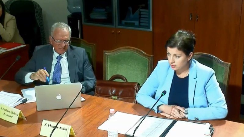 1558E053-19D5-463C-8EE4-2642572BA712