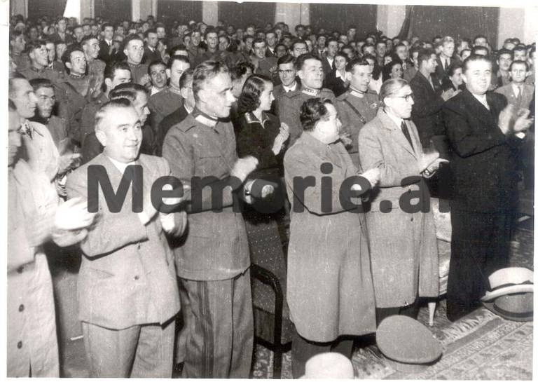 “Pas dhënies së dënimit me vdekje për Bahri Omarin në ‘Gjyqin Special’, motra e Enverit, erdhi tek ne dhe i tha babait…”/ Rrëfimi i të birit të Koçi Xoxes