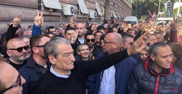 2F18BE66-9E02-4F99-BA47-A2534C5CCE7C