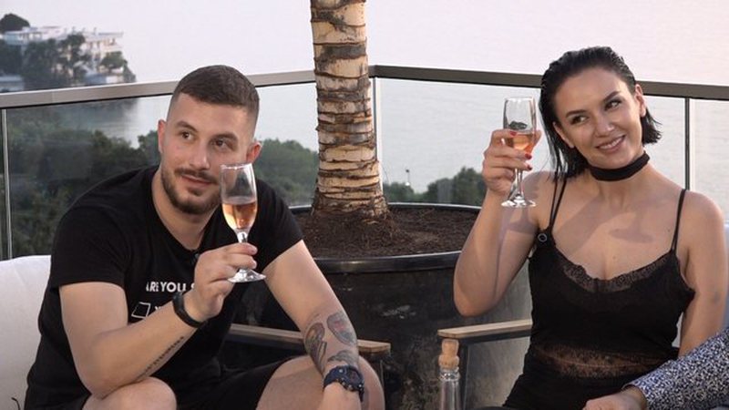 432DE7BF-FB9B-4041-A3BB-7E83857A0DFE