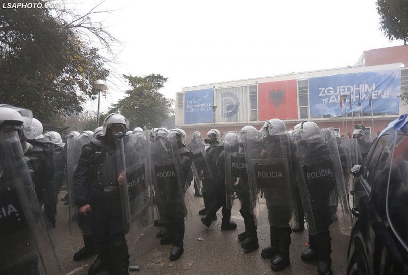 02E43ED1-1844-4371-B603-0ADB794C8E5F