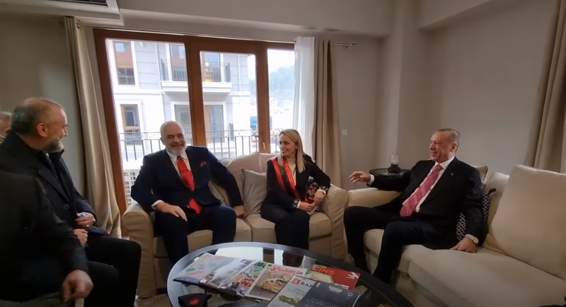 4C0EF9B6-8B00-416F-8262-9705613CBAEE