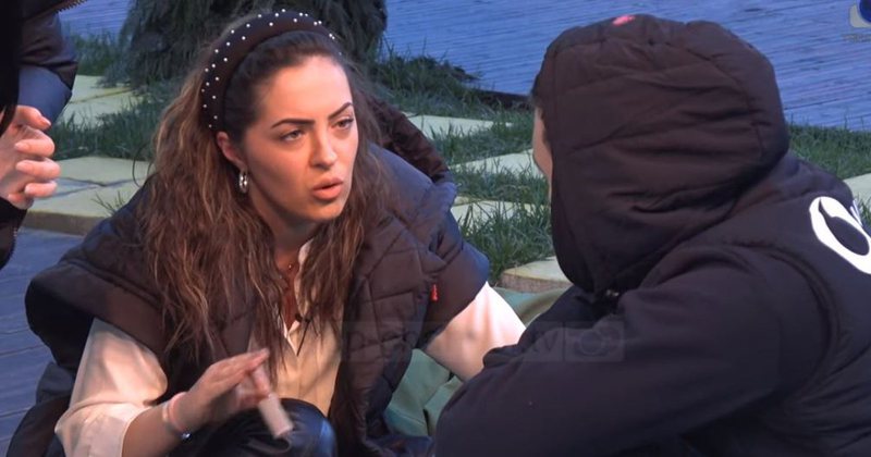 DC8B7236-B8B6-4480-BB78-E93CA43798D1