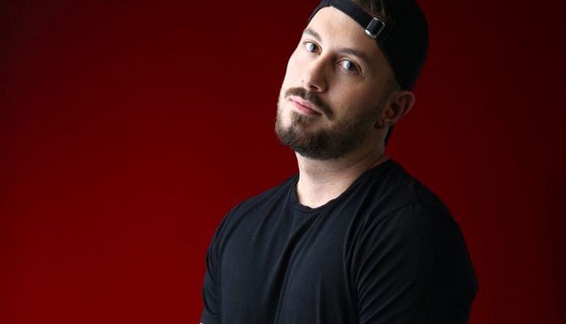 EEDB8DEF-236C-4FE2-8EF6-0365EAA7AB56