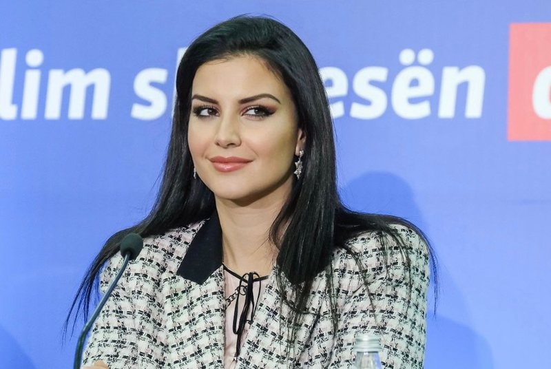 9DA03E98-133D-4FE0-8CF6-5EFC783251AE