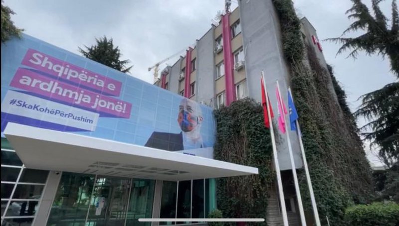 D5AA53DB-0190-45A8-9FBC-04F74EA4F3EE