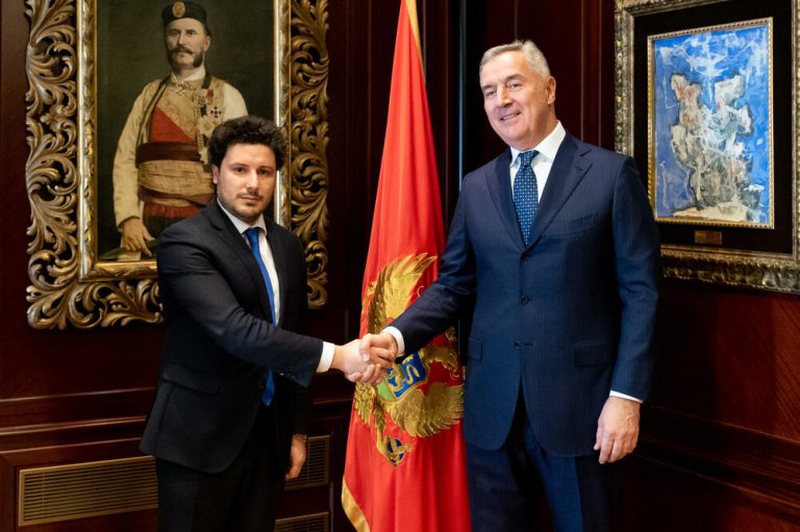 FB9330F0-4946-4B7D-9BD5-2B32D95602C9