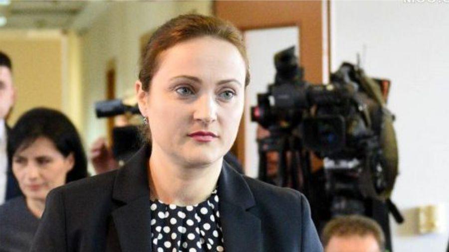 2E8D2054-76F0-4544-9CE5-503C478A9DEE