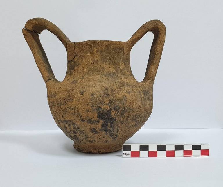 Një enë qeramike, që i takon “Kulturës Ilire të tumave të Matit” zbulohet në fshatin Kthellë