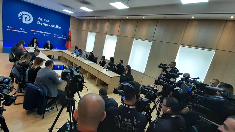 E4F785DA-8B4A-4ADB-90C1-479A1CF3C9CA