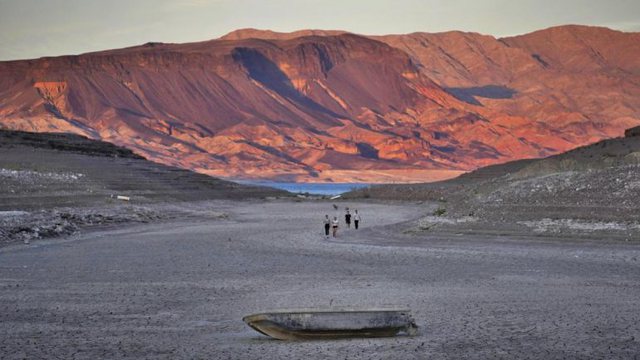 E tmerrshme/ Thahet liqeni, “nxjerr në shesh” viktimat e mafias
