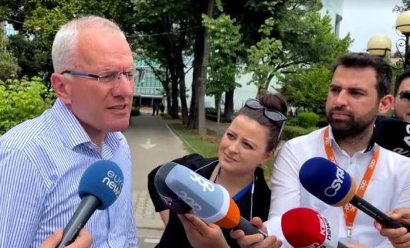 7CA22B5E-95FC-4878-827F-3E5638122D47