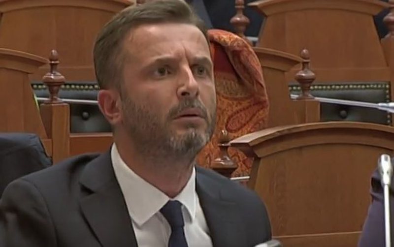 BCEF8A8C-F590-42D9-A23C-BAB28FE4A7E8