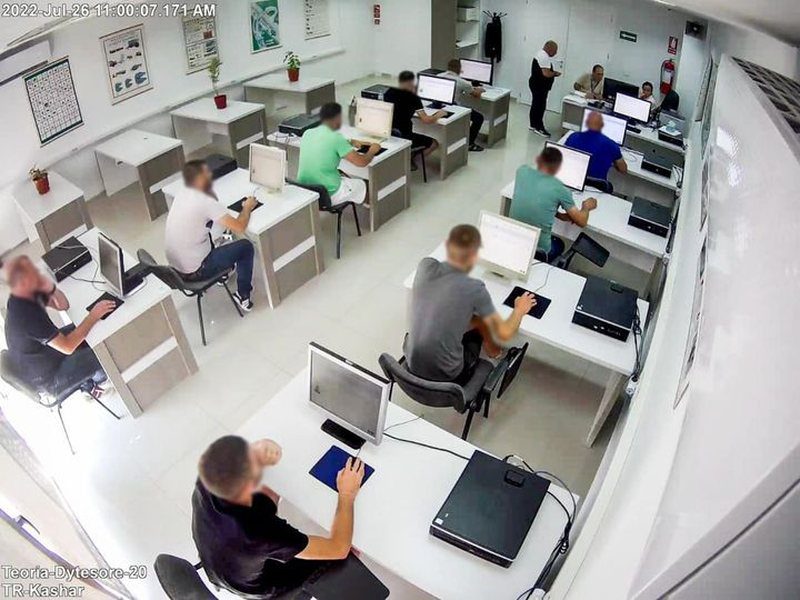 894D7E9C-5605-4898-83AE-3E289F122E7E