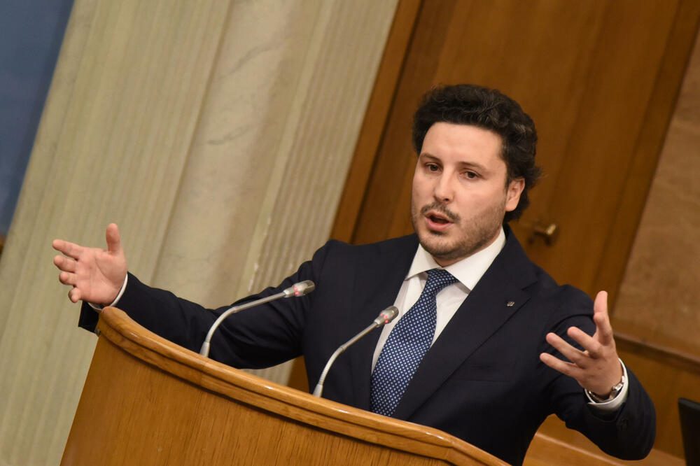 376DD5A7-8CAA-407A-958C-DF3923447932