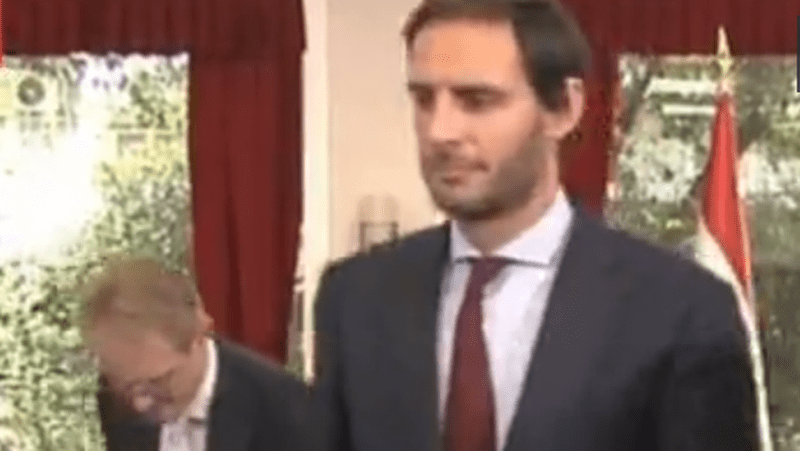 91EBEBE3-13DC-406E-ACA6-88CEBCE577B8