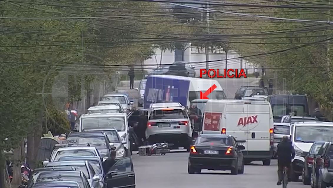 E6E39738-FFCE-4D85-B23B-611EE6BDE8BD