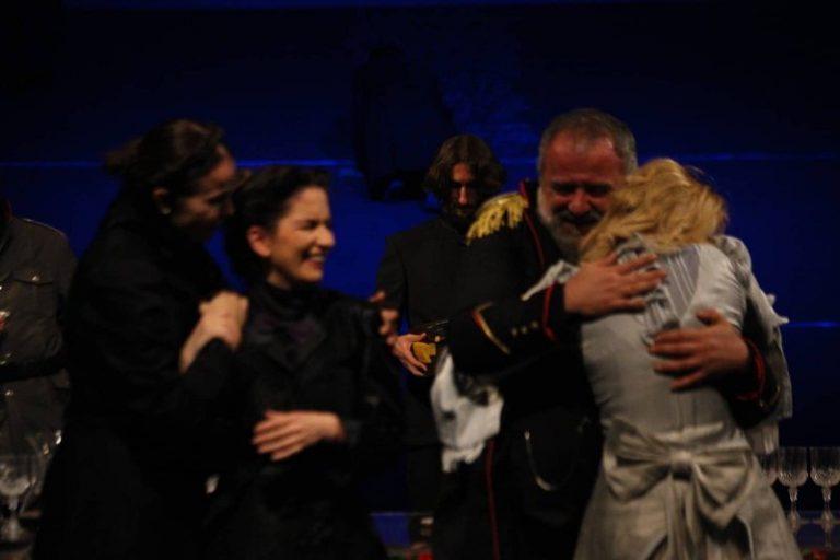 “Tri motrat” me regji nga Qëndrim Rijani, premierë në skenën teatrore