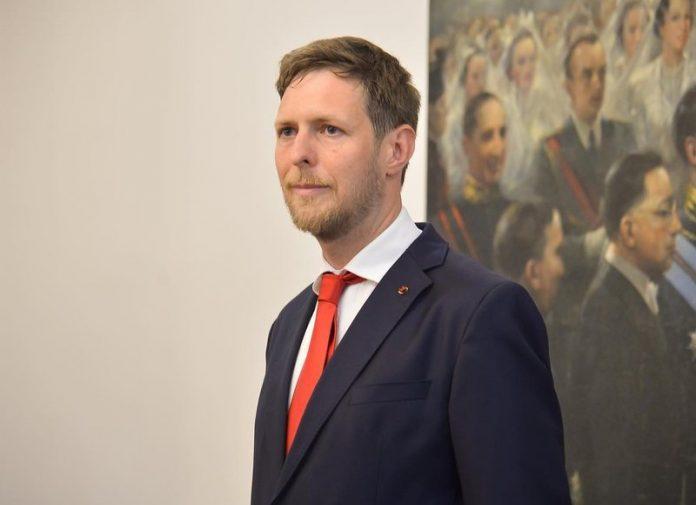 E99410CA-CF59-4C92-8E74-0450B9A20243