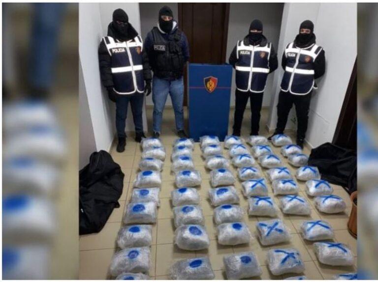 Arrestohet drejtoresha e lartë e AKSH-it, drejtonte makinën me 40 kg drogë, kapet në Qafë-Thanë edhe djali i biznesmenit
