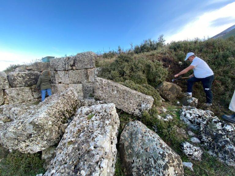 Gërmimi dhe restaurimi i godinës antike në parkun e Amantias