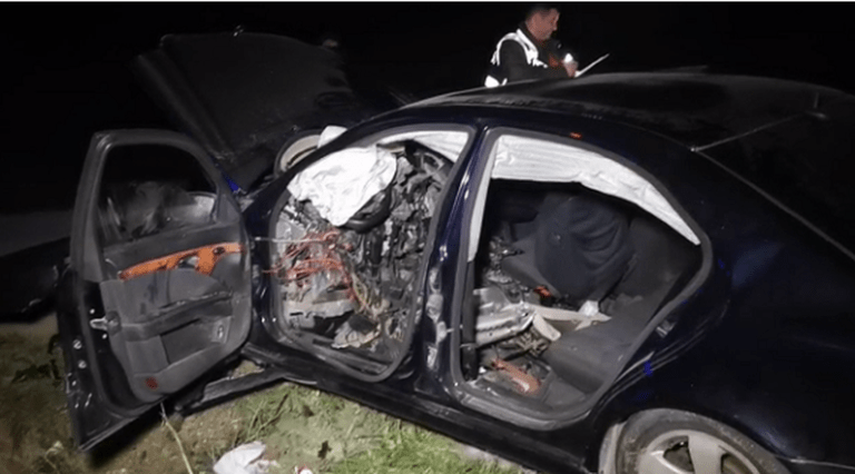 Makina copash në aksidentit tragjik/ Dalin emrat e pesë të rinjve të aksidentuar në Divjakë