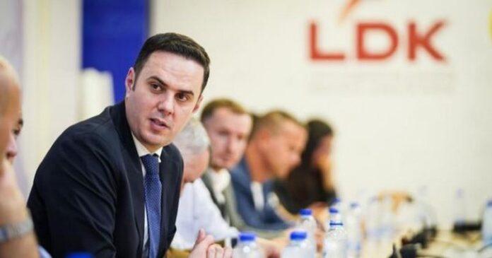 7B6605FB-318C-4A99-84A2-E300EE22CC95