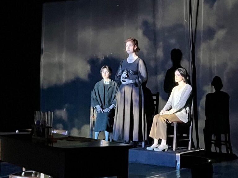 Shfaqja “Mendje të bukura, shpirtra të lirë”, kushtuar tre shkencëtareve, Mari Kyri, Sabiha Kasimati dhe Rozalinda Frenklin