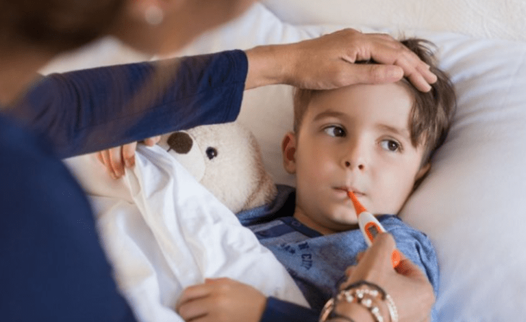 Ekspertët dalin me njoftimin e rëndësishëm: Nuk duhet të prisni që temperatura të rritet në 38.5 për ta ulur atë