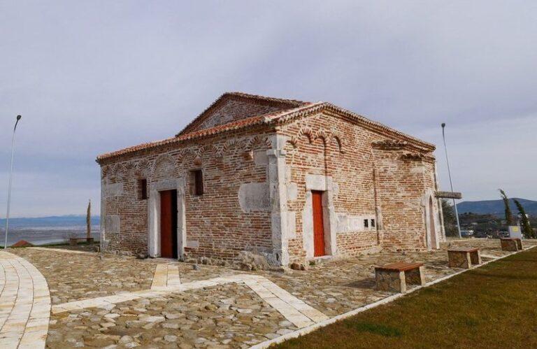 Kisha e Shën Kollit, pikturat murale janë realizuar në shekullin XVI